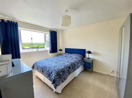 3 Adswood Grove-4.jpg