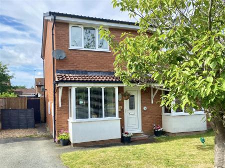 4 Walsham Close-1.jpg