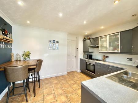 25 Sawstin Close-4.jpg