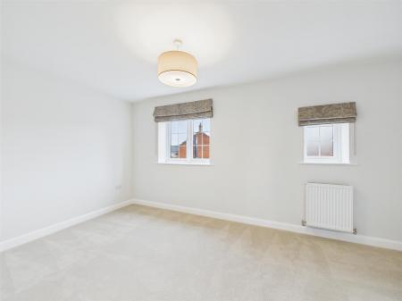 Annesley-Master-Bedroom (2).jpg