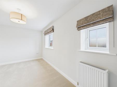 Annesley-Master-Bedroom (3).jpg