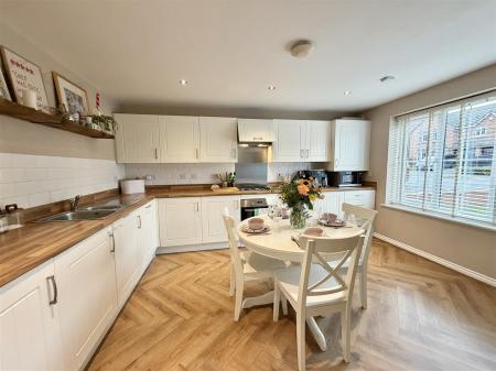 18 Murrell Way-22.jpg