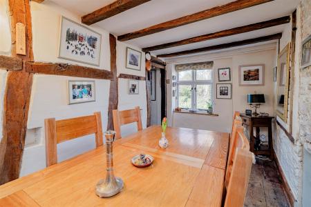 interior08 dining room.jpg