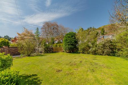 exterior02.jpg