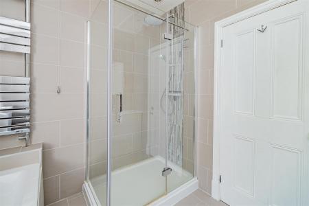 Main Bathroom.jpg