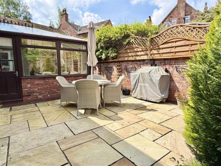 2 Astley Court-25.jpg