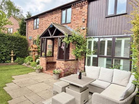 2 Astley Court-7.jpg