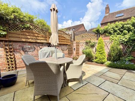 2 Astley Court-24.jpg