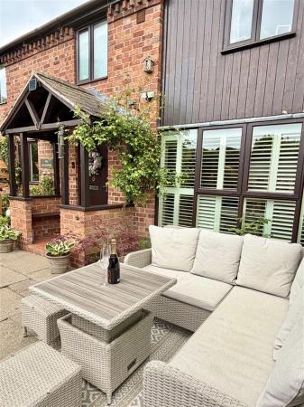 2 Astley Court-4.jpg