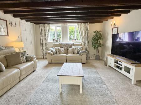 2 Astley Court-32.jpg
