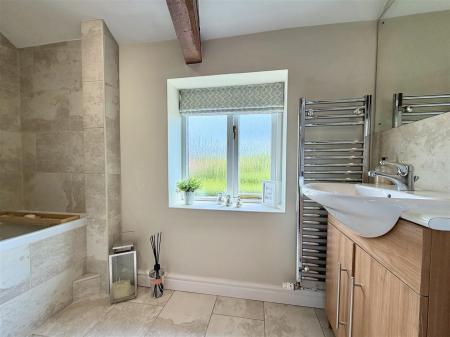 2 Astley Court-21.jpg