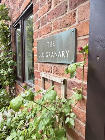 2 Astley Court-9.jpg