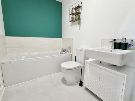 45 Green Cres-11.jpg