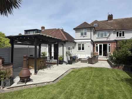 17 Grangefields Rd-21.jpg