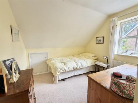 2 Capel Close-13.jpg