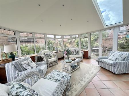 2 Capel Close-4.jpg