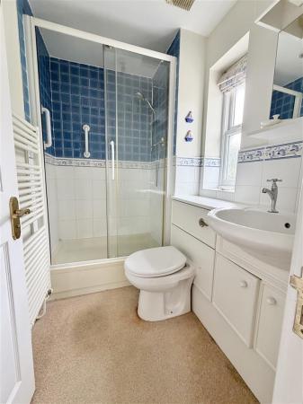 2 Capel Close-15.jpg