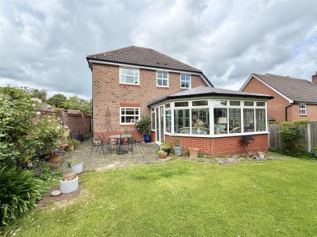 2 Capel Close-2.jpg