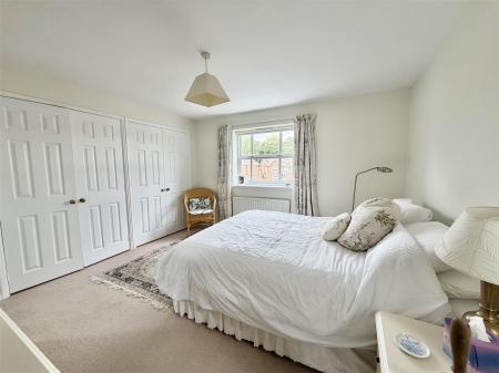 2 Capel Close-16.jpg
