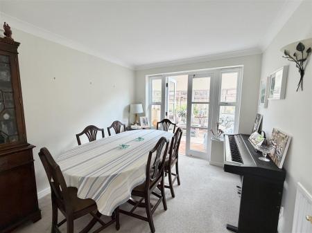 2 Capel Close-7.jpg