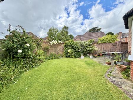 2 Capel Close-3.jpg