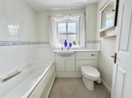2 Capel Close-11.jpg