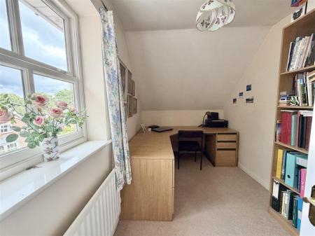 2 Capel Close-12.jpg