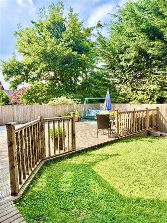 19 Baytree Close-8.jpg