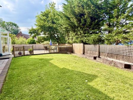 19 Baytree Close-9.jpg