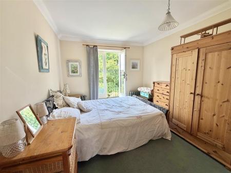 19 Baytree Close-17.jpg