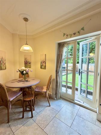 19 Baytree Close-2.jpg