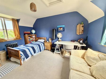 19 Baytree Close-15.jpg