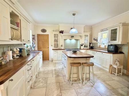 19 Baytree Close-4.jpg