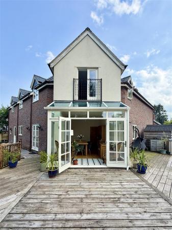 19 Baytree Close-7.jpg