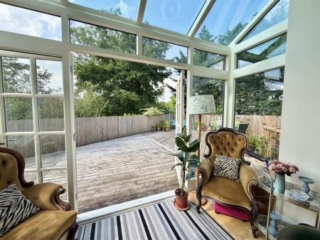 19 Baytree Close-24.jpg