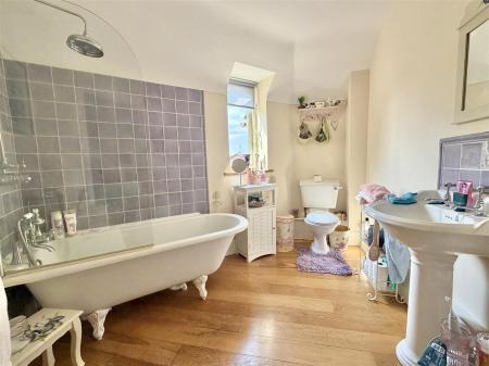 19 Baytree Close-16.jpg