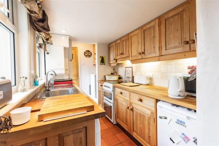 174 High Road  (5).jpg