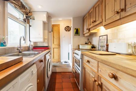 174 High Road  (6).jpg