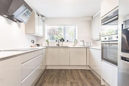 102 Beaconsfield (7).jpg