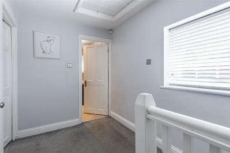 102 Beaconsfield (16).jpg