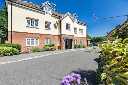 2 Archer Close  (19).jpg