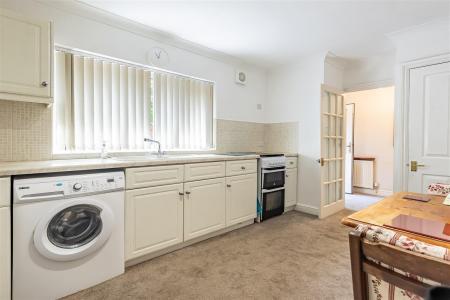 208 Queens Road  CM16  (4).jpg