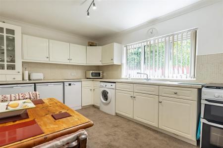 208 Queens Road  CM16  (3).jpg