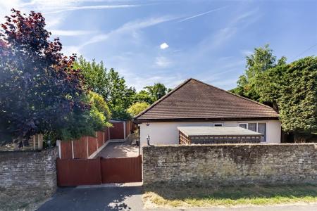 208 Queens Road  CM16  (21).jpg