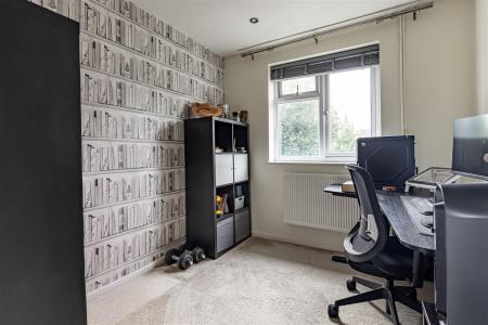 16a Amesbury Close (8).jpg