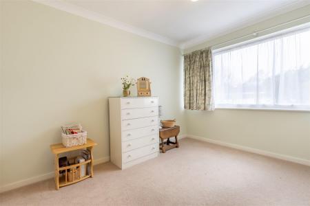 17 Highfield Green  (11).jpg