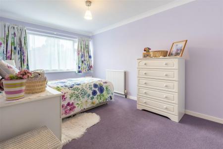 17 Highfield Green  (15).jpg