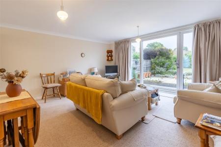 17 Highfield Green  (5).jpg