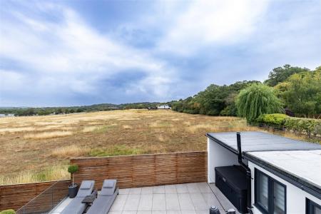 4, Forest Close (24).jpg