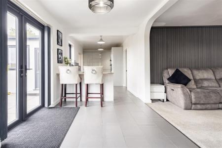 4, Forest Close (7).jpg